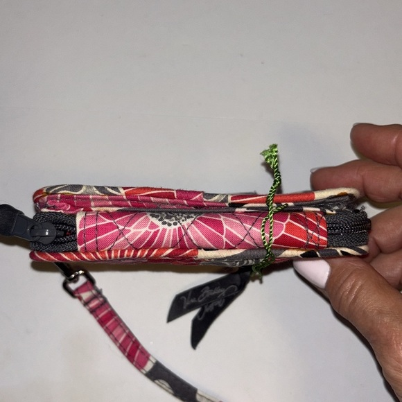 VERA BRADLEY QUILTED MINI WRISTLET/WALLET PINK/GRAY FLORAL DESIGN - Picture 4 of 8